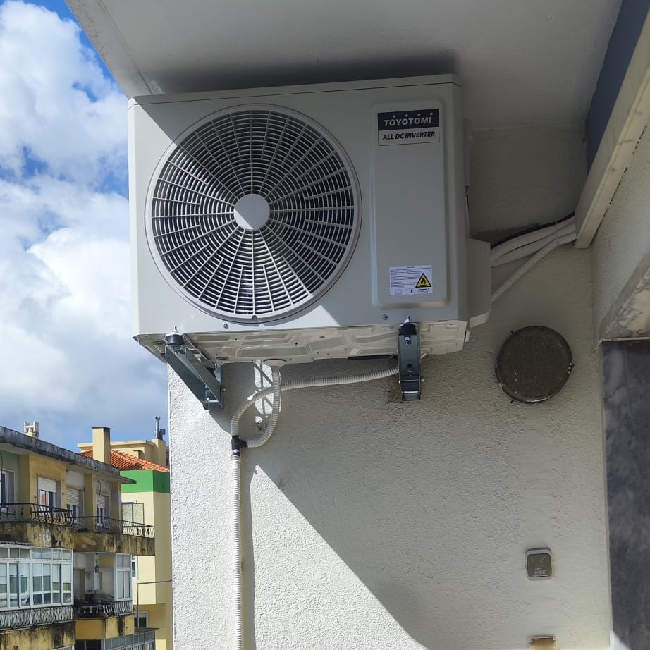 Instalação de ar condicionado split em habitação — AirTech